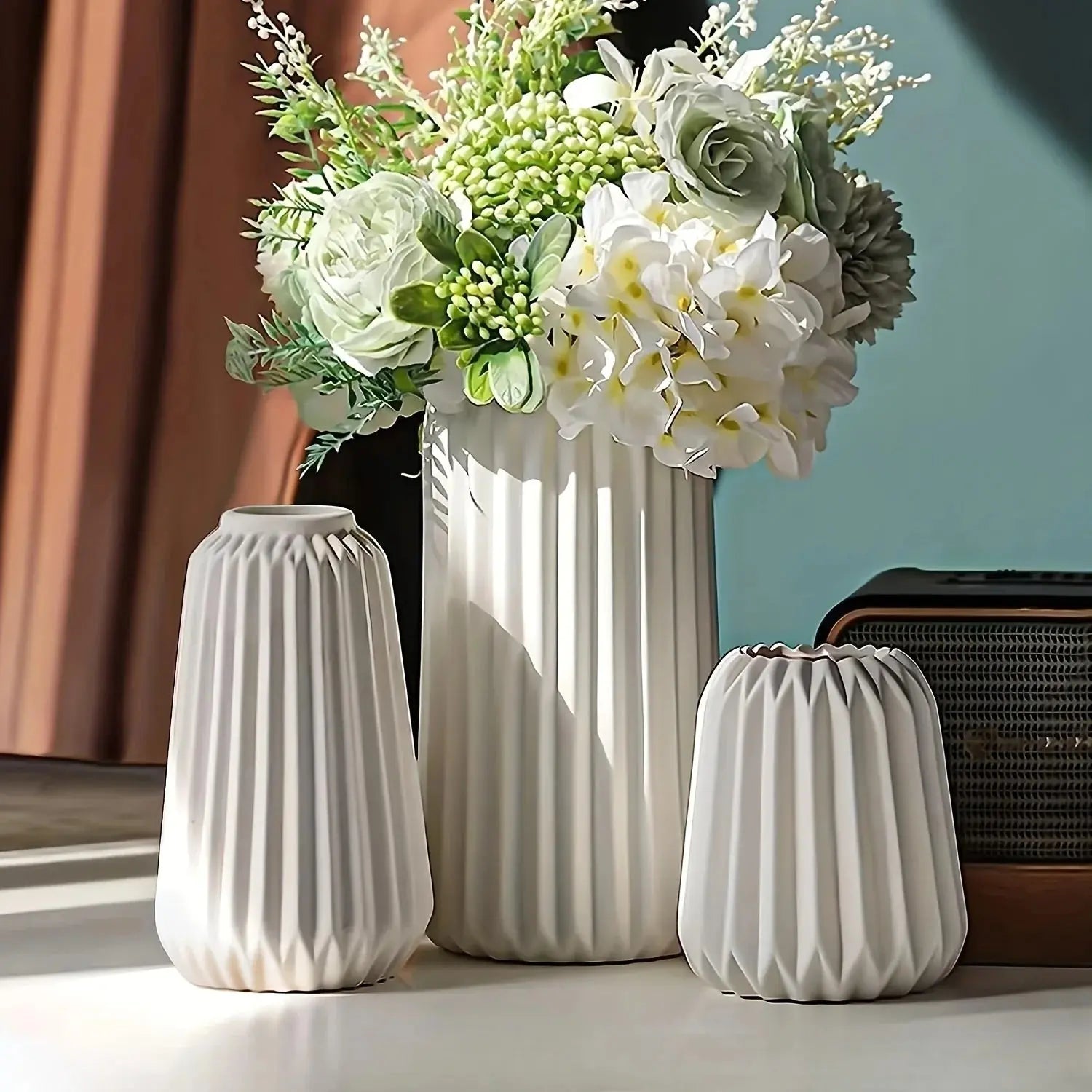 White Ceramic Vase For Modern Minimalism Home Decor 