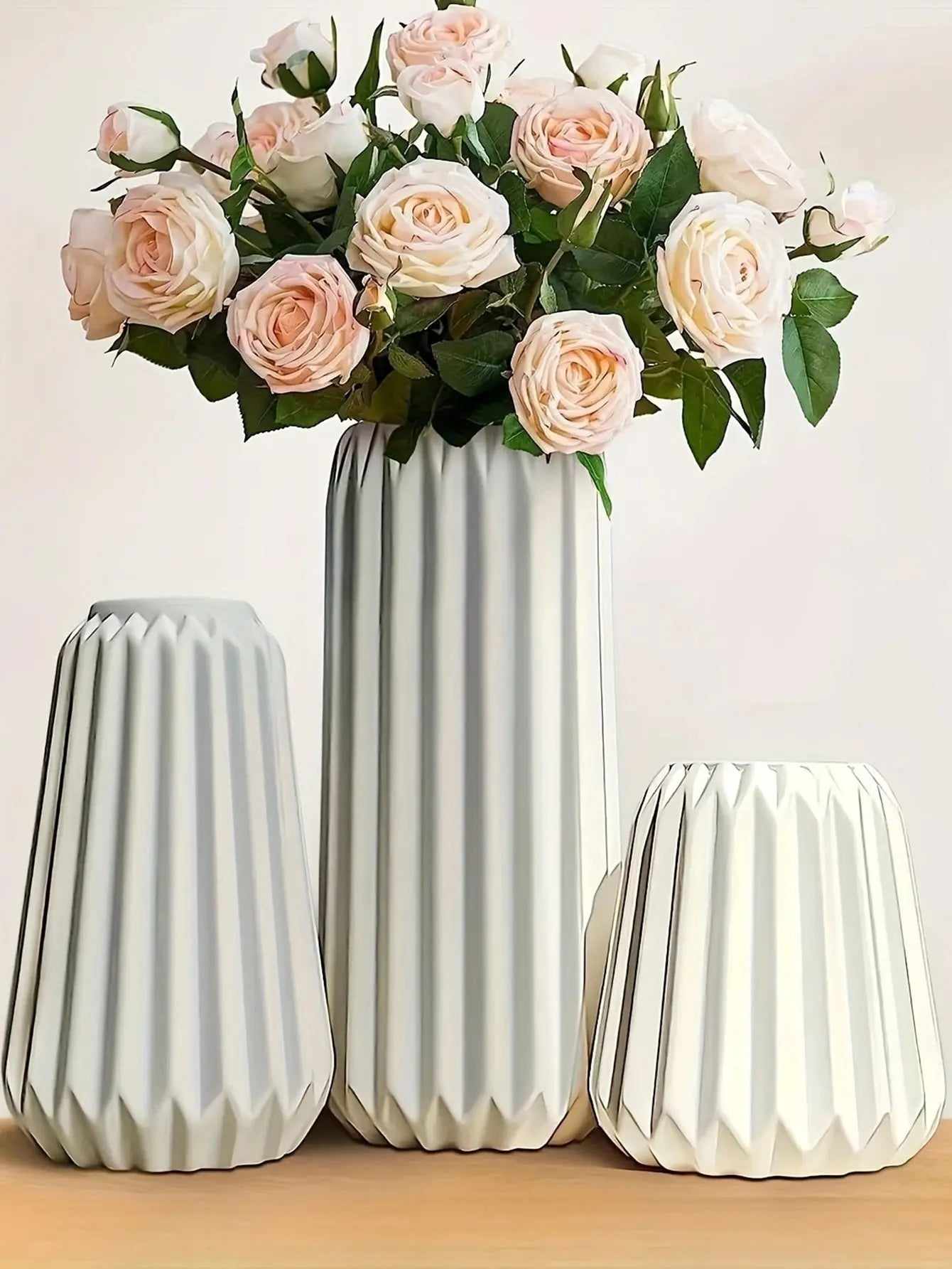 White Ceramic Vase For Modern Minimalism Home Decor 